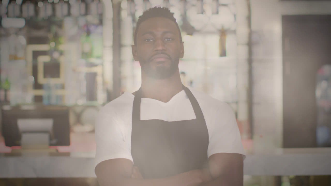 animación de la luz de la lente y la luz del sol con el tendero cruzando los brazos y sonriendo