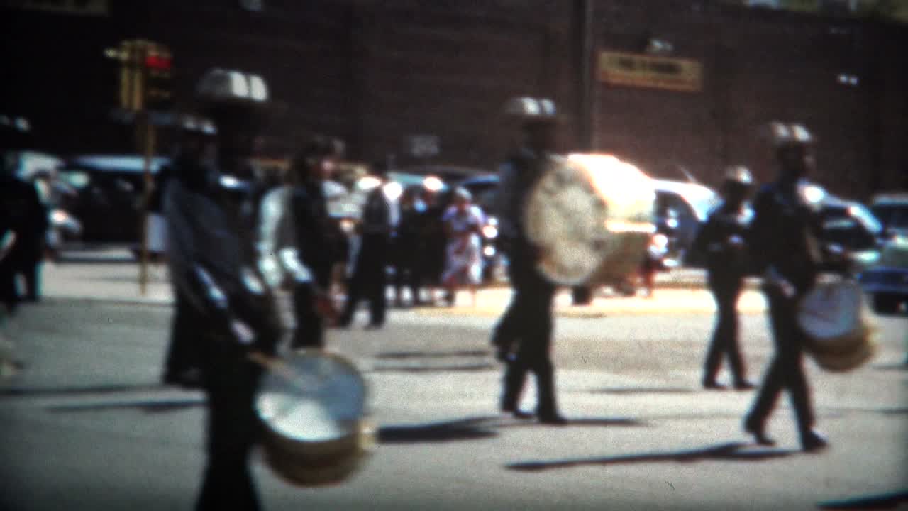 1949년 - 세이프웨이 식료품 가게를 지나가는 퍼레이드