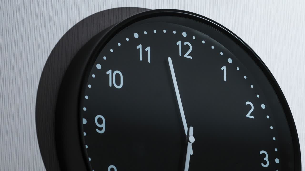 Classic clock time lapse 12.00