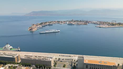 puerto de messina - hermosa toma aérea de establecimiento