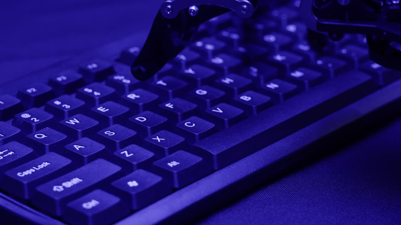 로이 키보드에서 타이핑하고 있습니다.