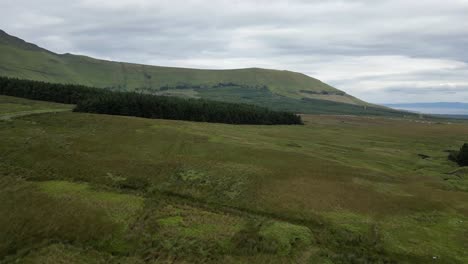 Drone-shot-flying-over-the-Irish-farmland-with-Glenniff-Horseshoe-in-the-background