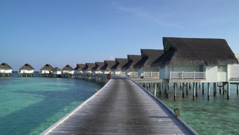 Playa-Tropical-Y-Mar-En-Maldivas