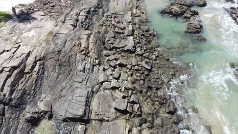 Hermosas-Piscinas-De-Marea-Brasileñas-En-La-Ciudad-Costera