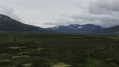 Montañas-Noruegas-Con-Imágenes-De-Drones-De-Nieve