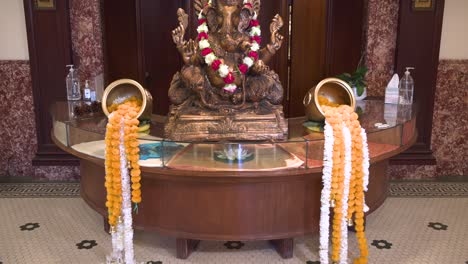 estatua de la india del señor ganesh decoración de dios con cabeza de elefante