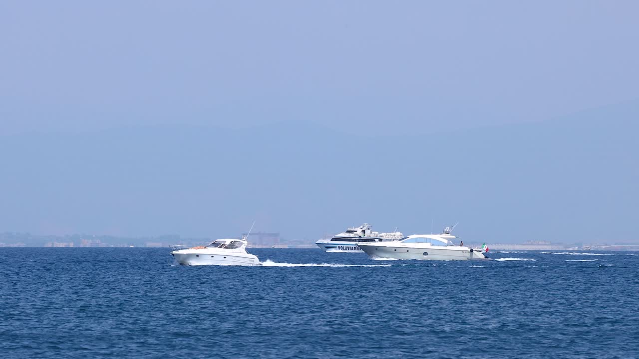 바다를 가로질러 이동하는 두 배