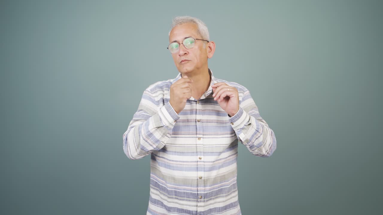 hombre guapo y carismático.