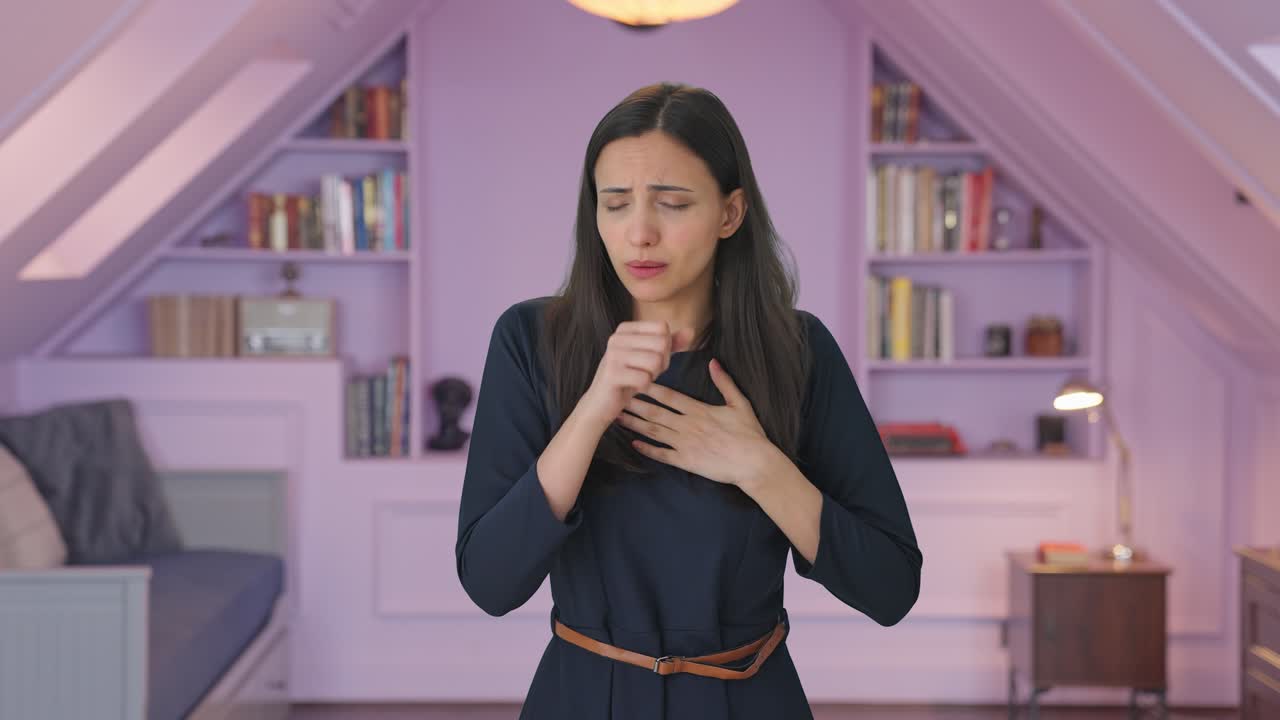 chica india con problema de acidez