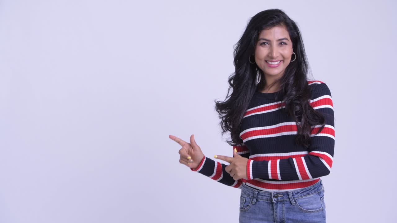 joven y hermosa mujer india