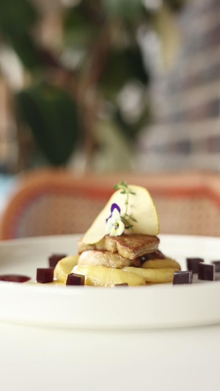 foie gras con pera y tomillo