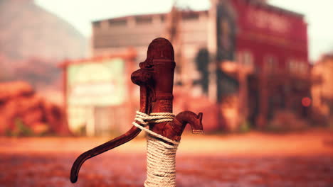 vieja bomba de agua oxidada en la ciudad del oeste salvaje