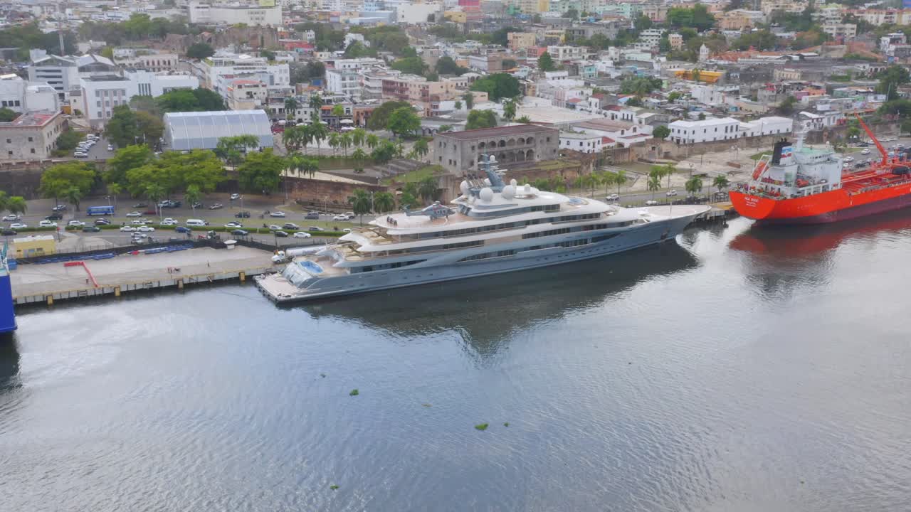 Russisk oligarks luksusyacht i havnen Don Diego, Den Dominikanske Republik