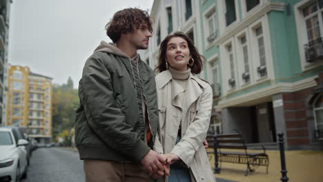 Happy-couple-walking-in-old-town.-Man-and-woman-enjoying-city-walk-outdoor.