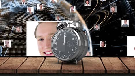 animación de reloj despertador vintage sobre la red de fotografías de personas y globo
