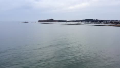 공중: 무인 항공기, 해안, 기둥 지점 및 선박 보기, 앞으로 비행