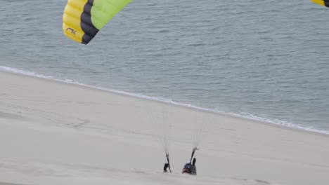 Male-paraglider-paragliding-on-Dune-du-Pilat-in-France,-taking-off-view,-ocean-background