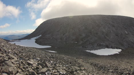 toma estática de la montaña más alta de suecia, kebnekaise, en el norte de suecia