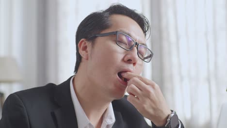 businessman drinking water and working