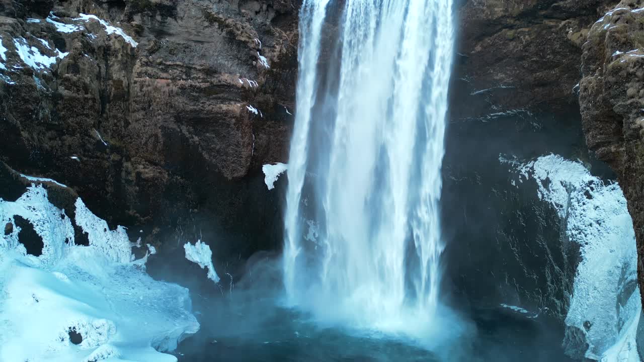 Malerischer Wasserfall in Island