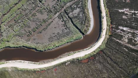 Aerial-view-of-bike-trail-along-a-river-bend-in-Estarreja,-Portugal