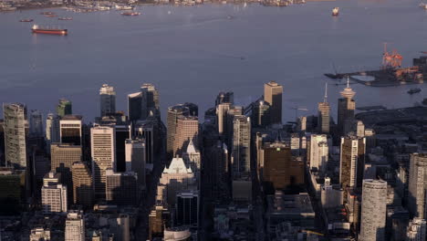 hermoso horizonte del centro de vancouver - toma aérea