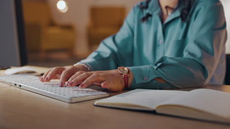 Manos,-Mujer-Y-Teclado-De-Computadora-Por-La-Noche