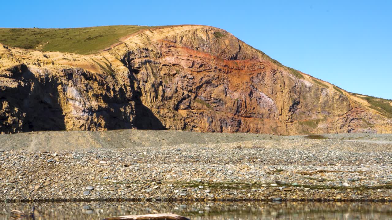 гиперлапс закатных скал и моря
