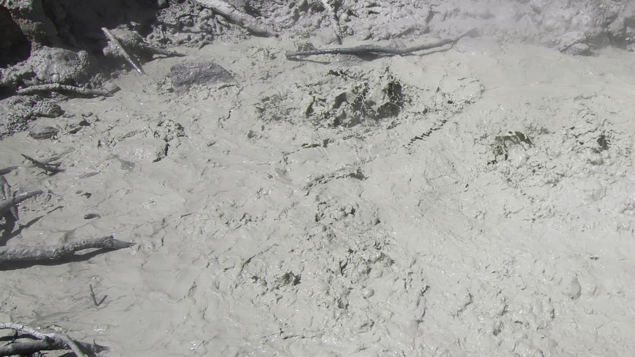 olla de barro hirviendo, parque nacional volcánico lassen, muñequita