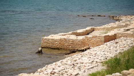 Ruinas-De-Piedra-Adoquinada-De-Una-Villa-Romana