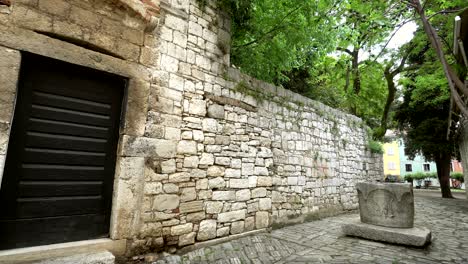 verano, vista soleada de la ciudad vieja croata - región de istria - mar mediterráneo-europa