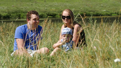 Family-picnic-outdoor-on-a-bright-summer-day