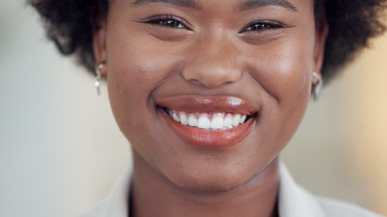 Ritratto di una donna sorridente