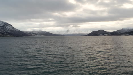 Drohne-Fliegt-über-Balsfjorden-In-Norwegen