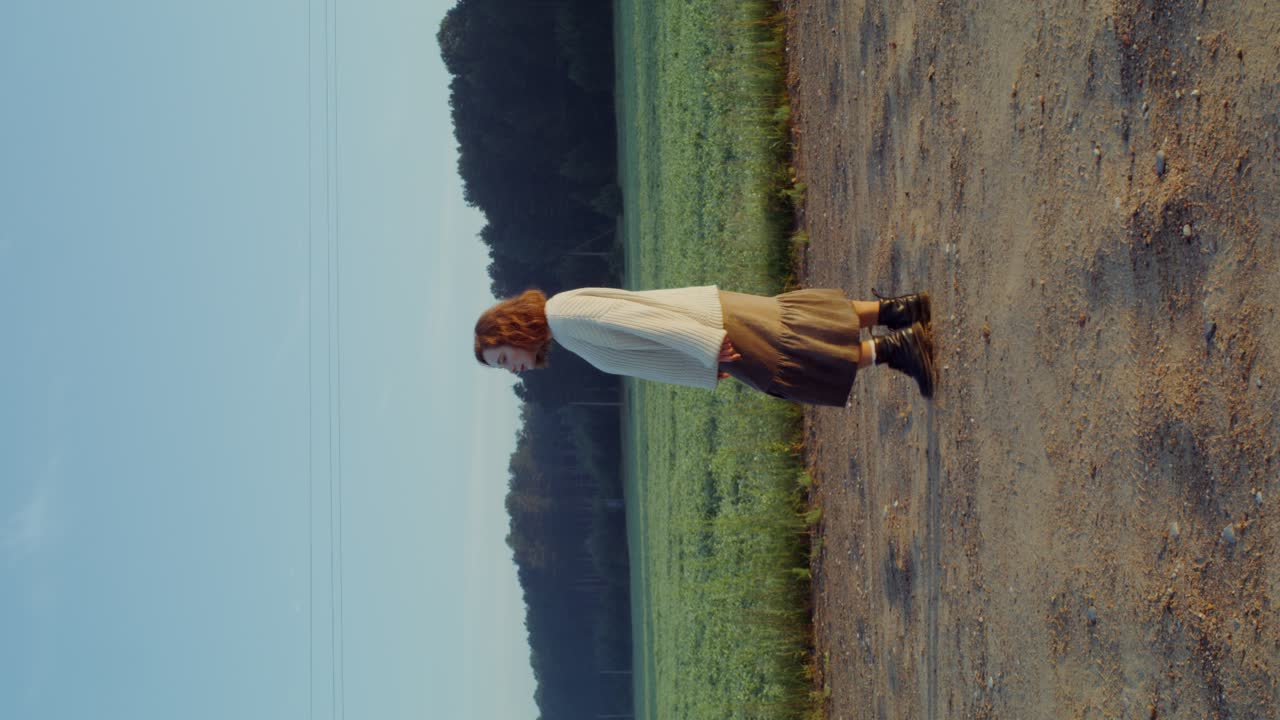 에서 고 있는 여자