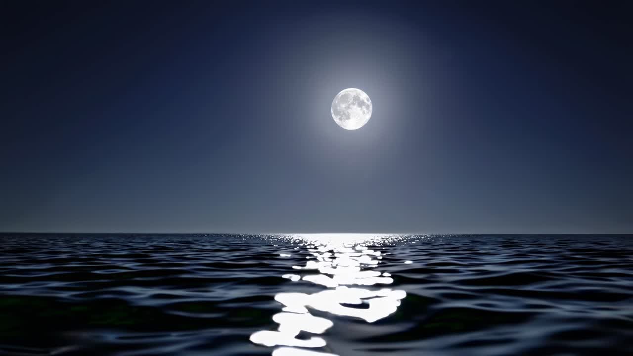 Uma cena de vídeo serena de uma lua cheia refletindo no oceano, capturada de um ângulo baixo