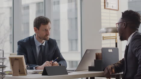 african american man doing a consult to his lawyer