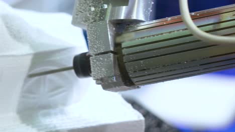 máquina de procesamiento de madera cnc, tecnología moderna en la industria.
