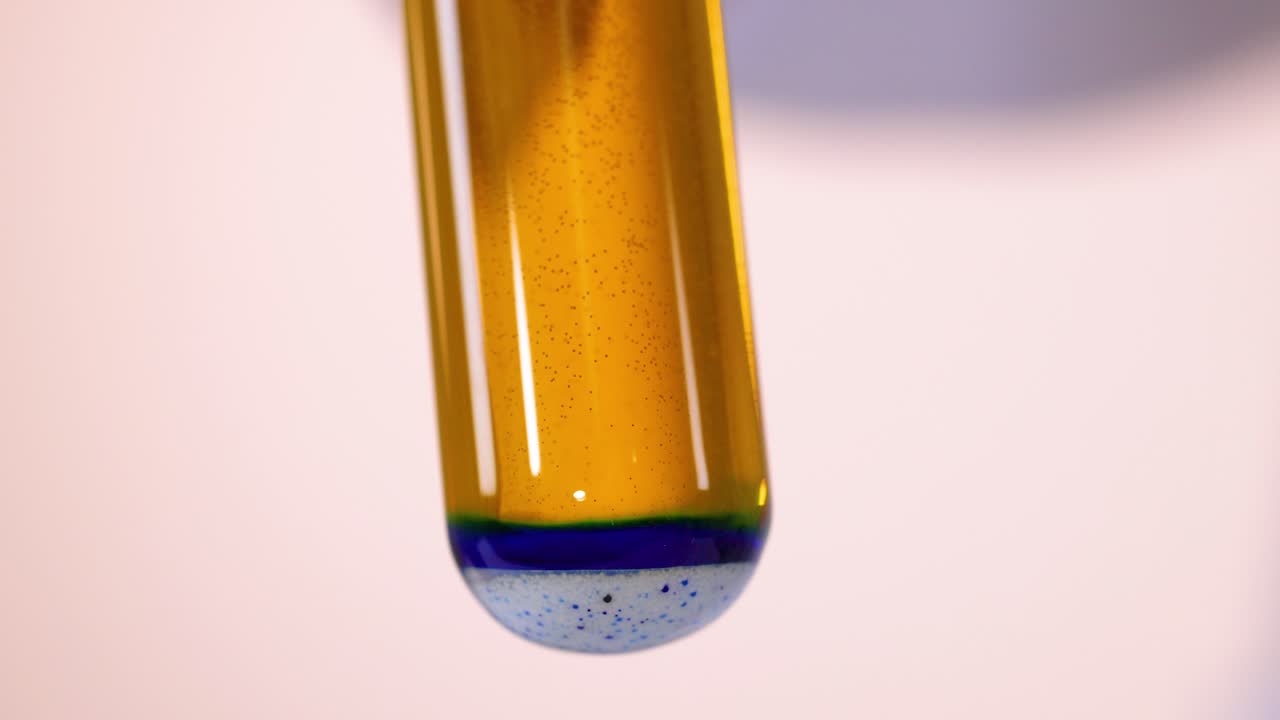 브로모티몰 파란색 실험은 색상 전환을 보여줍니다.