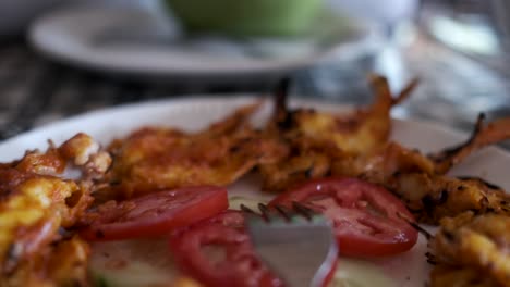 Un-Plato-Local-Del-Norte-De-Brasil,-Camarones-A-La-Parrilla