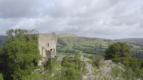 Drohnenschuss-Umkreist-Peveril-Castle-04