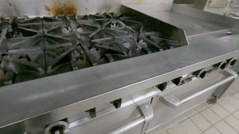 cocina comercial de propano y área de preparación de alimentos