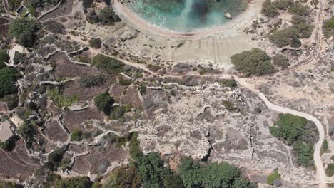 Video-Aéreo-De-Drones-Del-Oeste-De-Malta,-área-De-Mgarr,-Boca-De-La-Bahía-Del-Viento