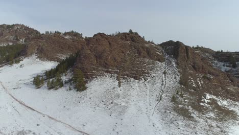 Paisaje-Aéreo-De-Montaña-De-Invierno