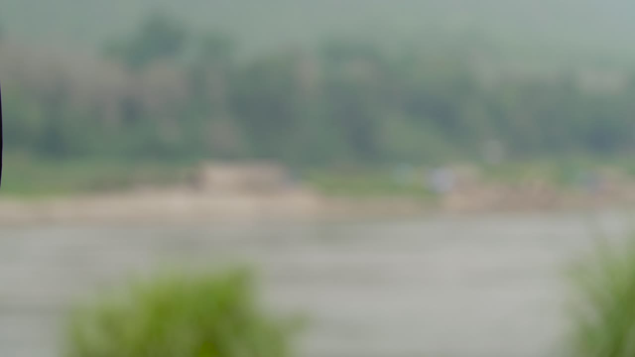 Un apretón de manos de negocios.