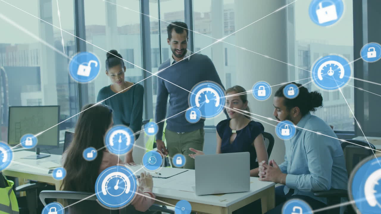 animación de la red de conexiones con iconos de candados sobre diversas personas de negocios en la oficina