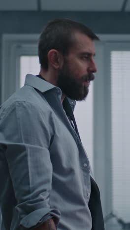 hombre de negocios estresado
