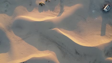 Eine-Faszinierende-Luftaufnahme-Der-Samalayuca-Wüste-Und-Der-Sanddünen-In-Chihuahua,-Mexiko