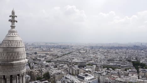 Cámara-Lenta:-Pan-Panorámico-Con-Hermosa-Vista-De-La-Ciudad-De-París,-Francia