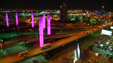 Schöne-Zeitraffer-Von-Autobahnen-Und-Straßen-Rund-Um-Den-Internationalen-Flughafen-Von-Los-Angeles-1